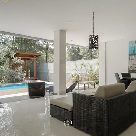 Hikari Hill View Villa 7 Bedrooms With A Private Swimming Pool And Billiard Bandung Eksteriør bilde