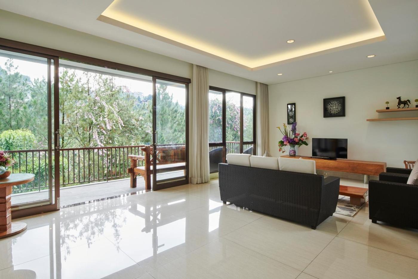 Hikari Hill View Villa 7 Bedrooms With A Private Swimming Pool And Billiard Bandung Eksteriør bilde
